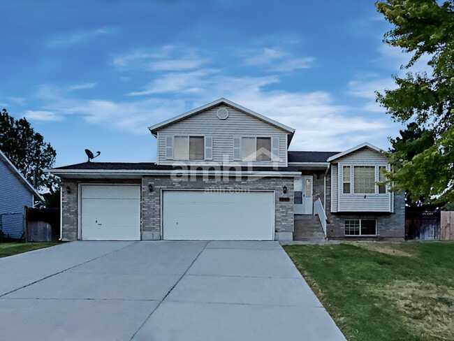 Building Photo - 1868 N 660 W Rental