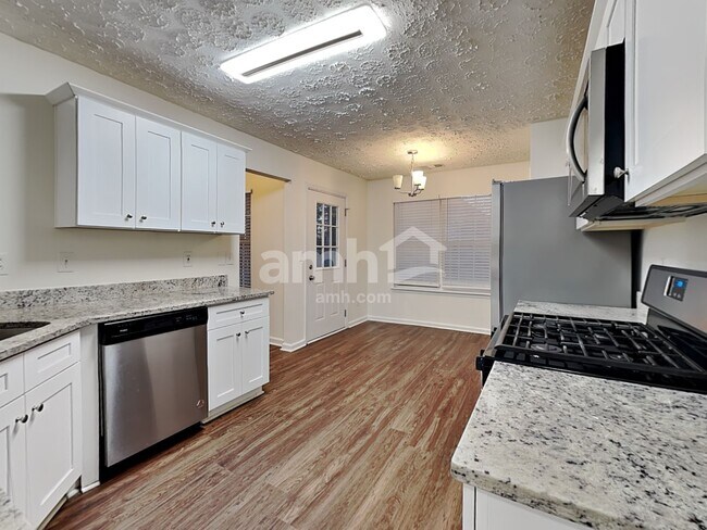 Photo - 4618 Noah Overlook W