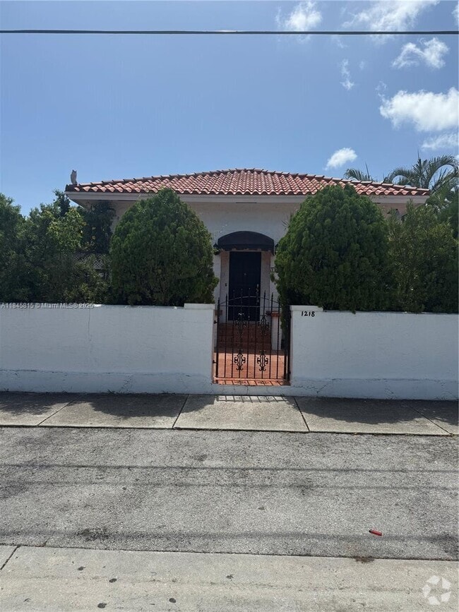 Building Photo - 1218 SW 11th Ave Rental