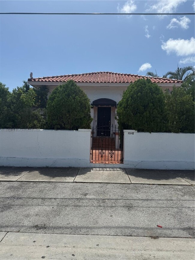 Building Photo - 1218 SW 11th Ave Rental