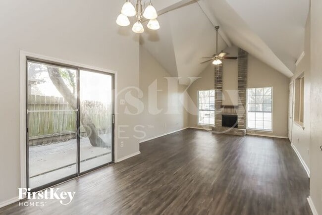 Photo - 16914 Kilwinning Dr House