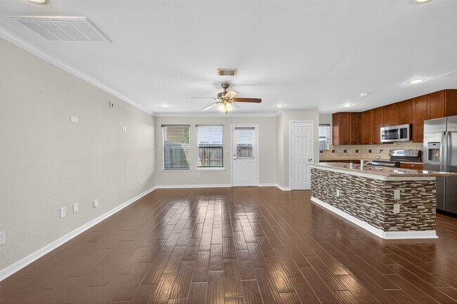 Photo - 6115 Shadow Isle Ln