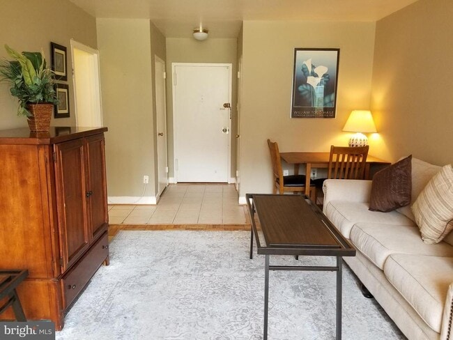 Photo - 1121 Arlington Blvd Unit 620