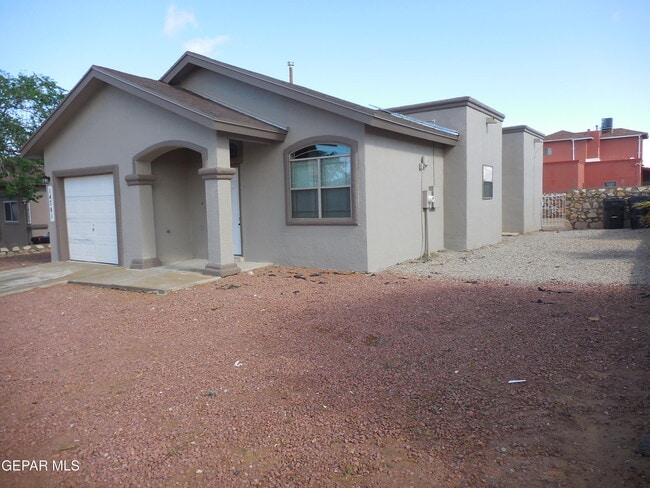 Photo - 14741 Calhoun Dr