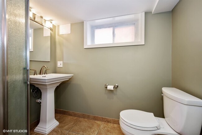 Photo - 2946 N Narragansett Ave Unidad G