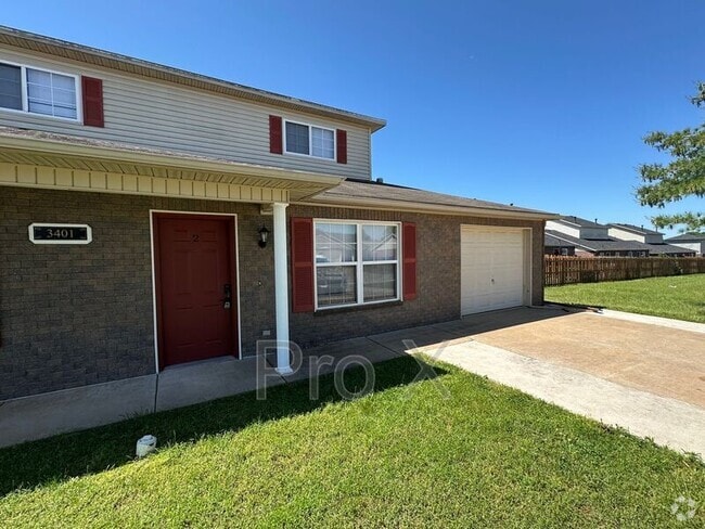 Building Photo - 3401 SW Landau Ct Unit Apt 2