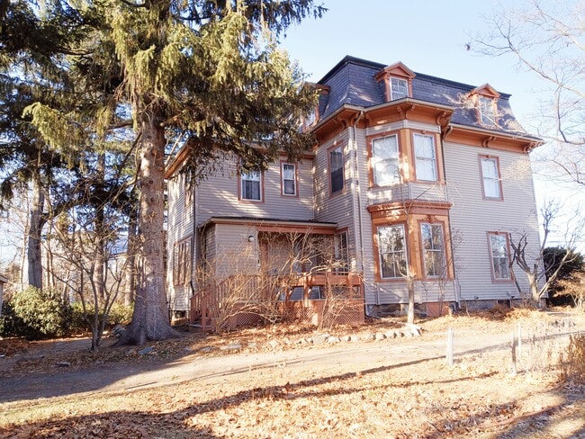 Building Photo - 53 Crescent Ave Unit 53 Crescent Ave.