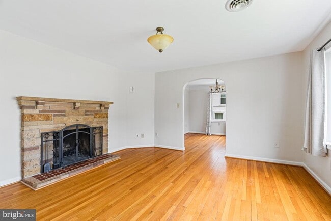 708 E Main St