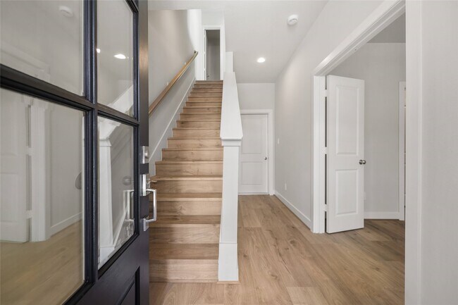 Photo - 3037 Hicks St