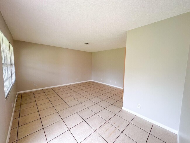 Photo - 2682 Hinda Rd