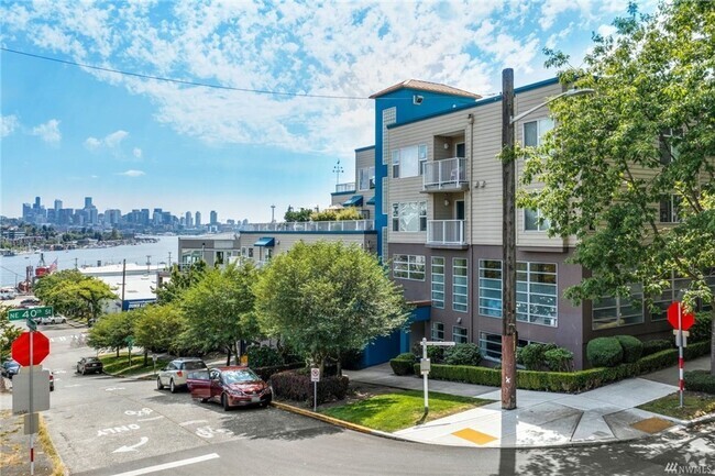 Building Photo - Spacious 1 Bed 1 Bath + Den Condo - Seattle