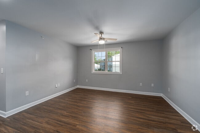 3BR, 1.5BA - 1,100SF - Living Room