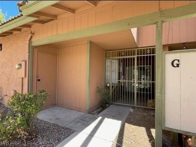 Building Photo - 453 N Lamb Blvd Unit G