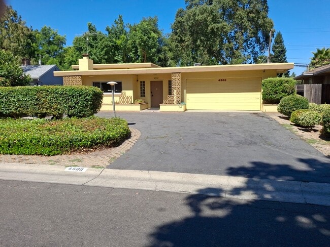 Building Photo - SHOWING SATURDAY 9/20 @ 12PM Rental