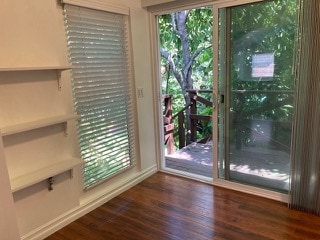 Tree-top guest unit entrance - 11049 Kling St Rental
