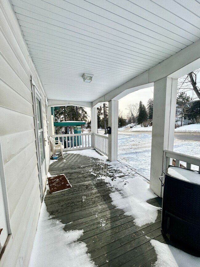 Photo - AVAILABLE JUNE - 6 BED 1.5 BATH Close to Campus!