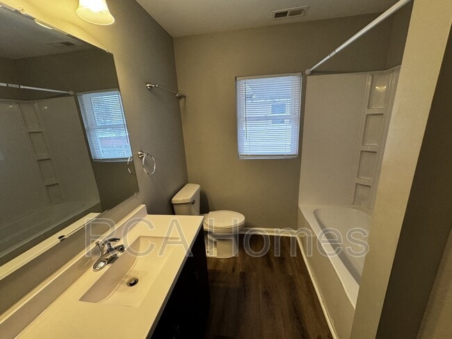 Photo - 3747 E Market St