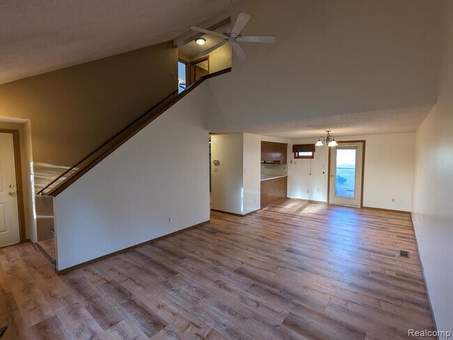 Photo - 2316 Crescent Lake Rd