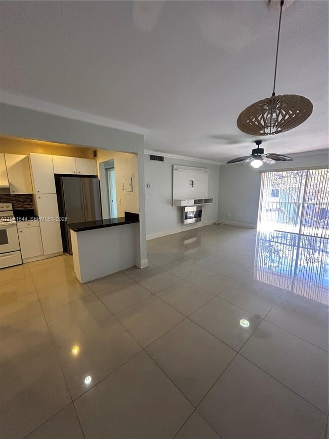 Photo - 10367 N Kendall Dr Unidad E5