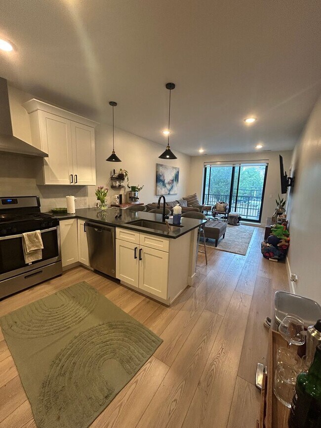 Photo - 1646 W Belmont Ave Unit #204