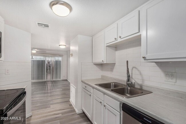 Photo - 15427 N Jerry St