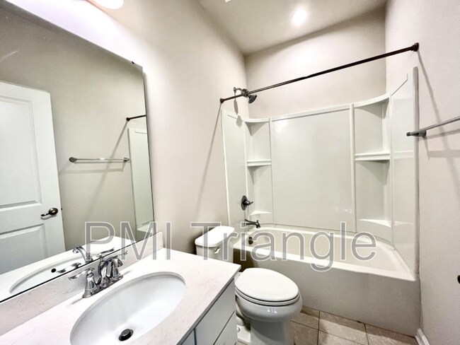 Photo - 321 Poplar Leaf Way