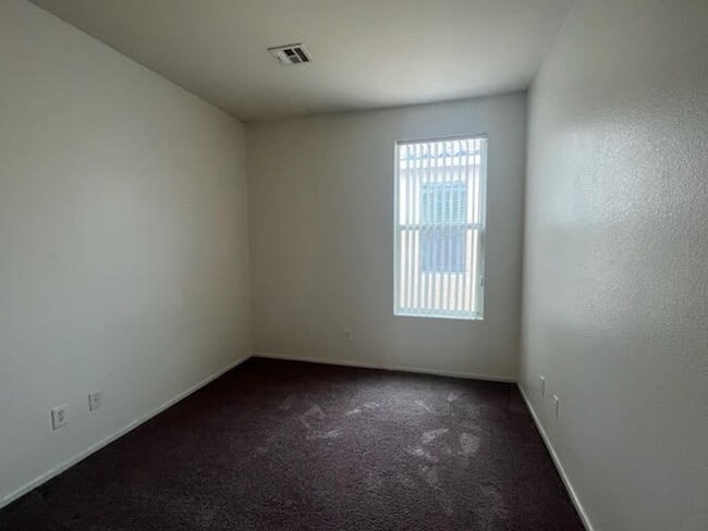 Photo - Great single story 3 bedroom house for rent!