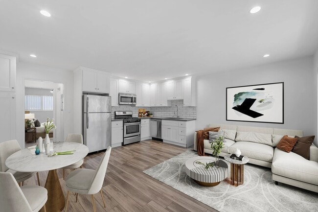 Building Photo - 925 W 30th St Unit 8