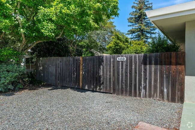 Building Photo - 1450 Rosewood Ln Unit A Rental