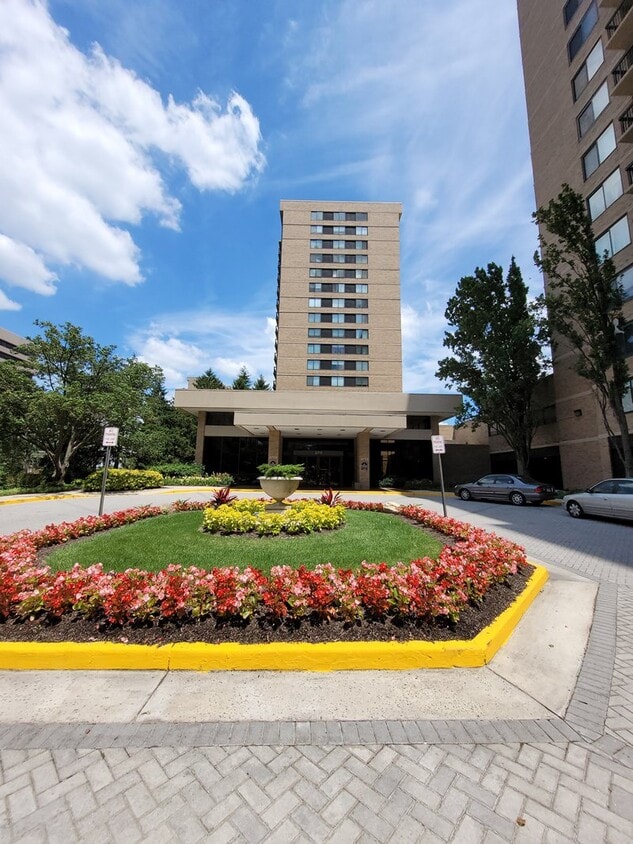 Photo - 3709 S George Mason Dr (Falls Church, VA)