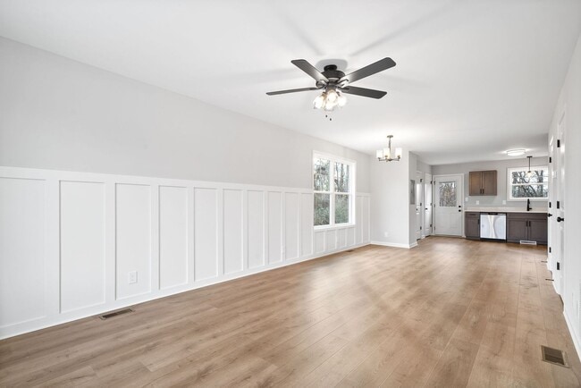 Photo - 2 Bedroom Pet Friendly Townhomes For Rent!