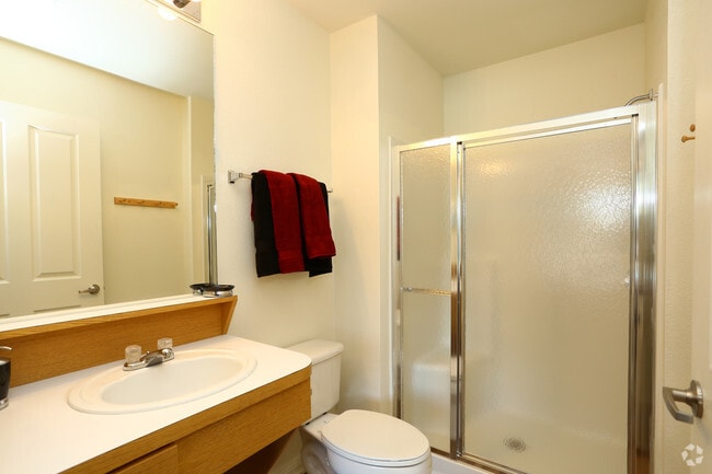 4BR-4BA Typical Bathroom
