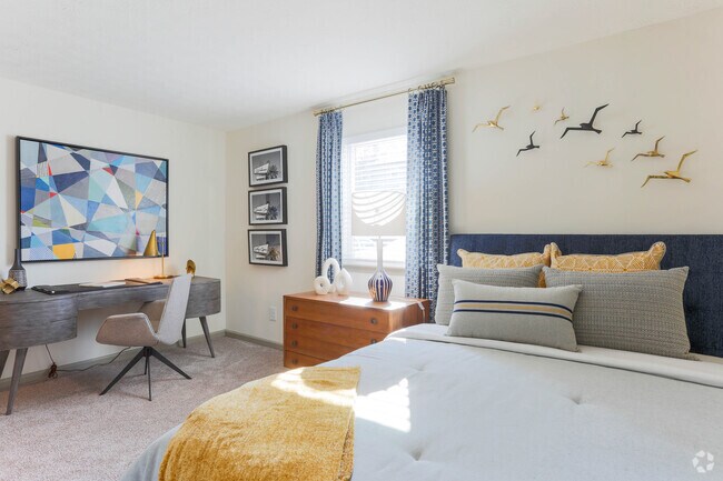 2BR, 2BA - 1,025 SF (Furnished)