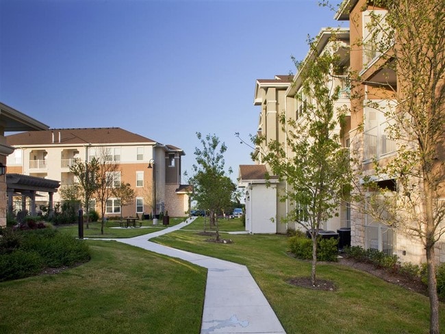 Encino Pointe