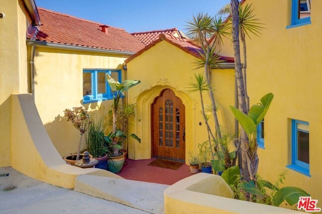 Photo - 4778 Cromwell Ave