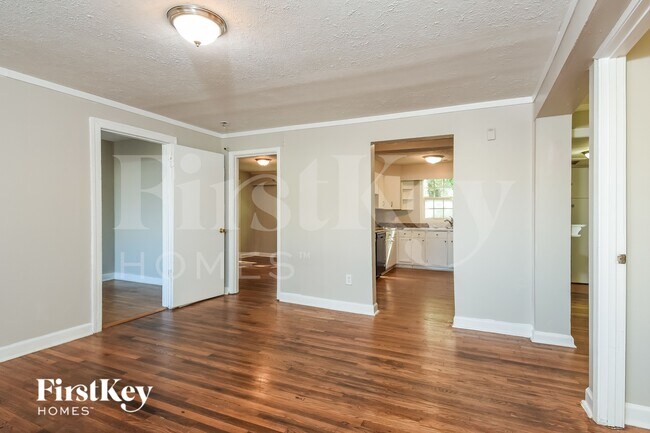 Photo - 2456 Maple St