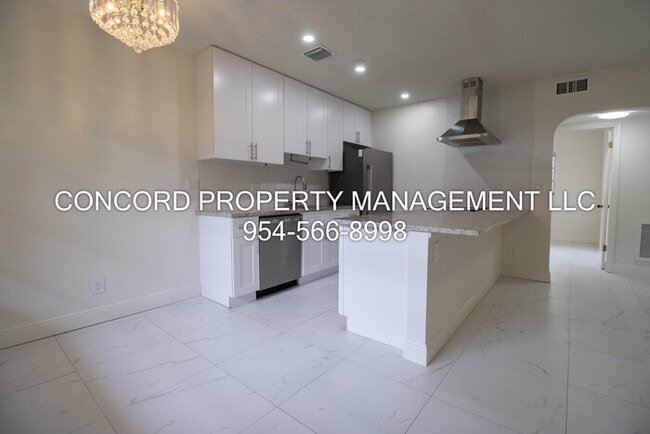 Building Photo - Ask About Our Specials! Beautifully Updated 2/1- Pool- Dishwasher- Large Kitchen- Lots of Storage Unit 6