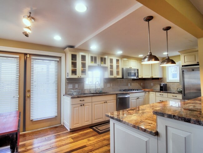 Kitchen - 512 13th St NW