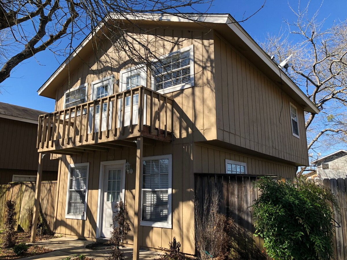 Photo - 3/1.5 House with HUGE backyard!