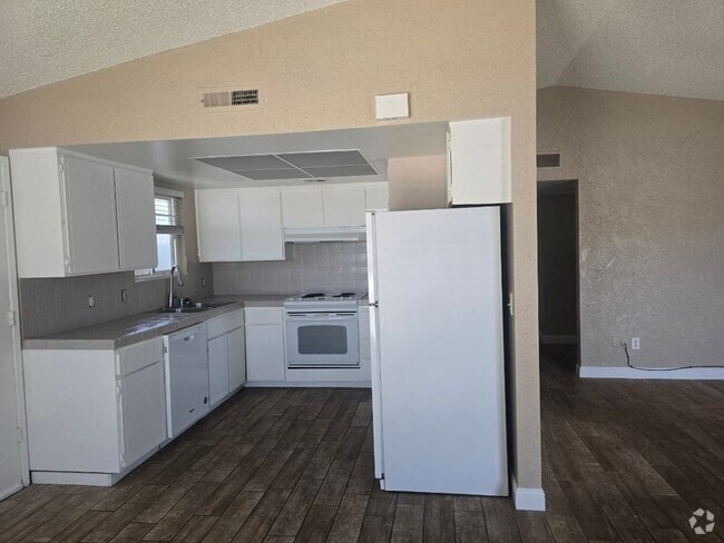 Building Photo - Spacious 2BD/2BTH with Private 2 Car Garag... Unit 104 (Swift) Rental