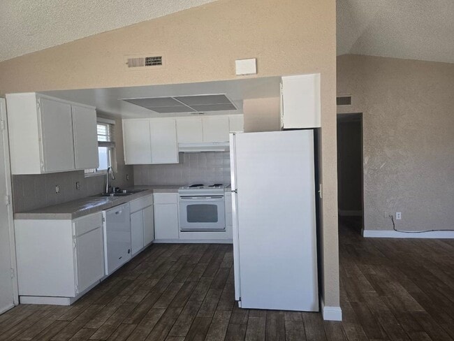 Spacious 2BD/2BTH with Private 2 Car Garag... - Spacious 2BD/2BTH with Private 2 Car Garag... Apartamento Unidad 104 (Swift)