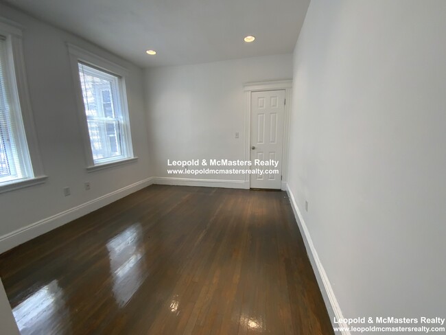 Building Photo - 104 Peterborough St Rental