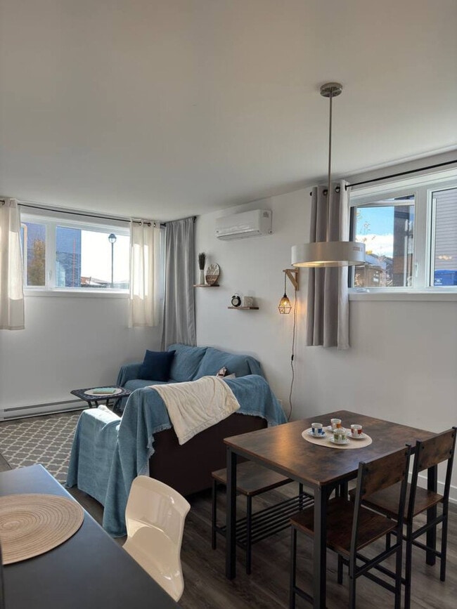 Building Photo - 237 Rue du Pirée Unit ID1340599P