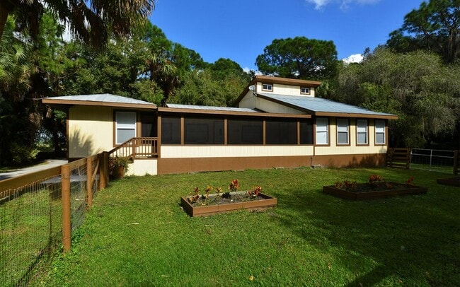 8260 Ibis St