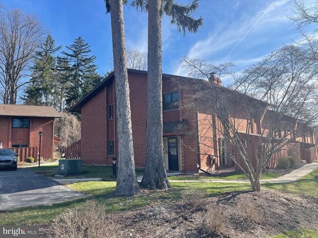 Building Photo - 301 Worthington Dr