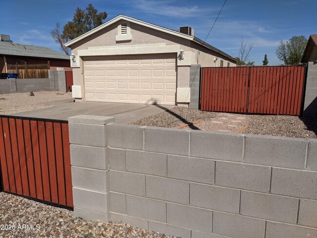 Photo - 2536 E McArthur Dr