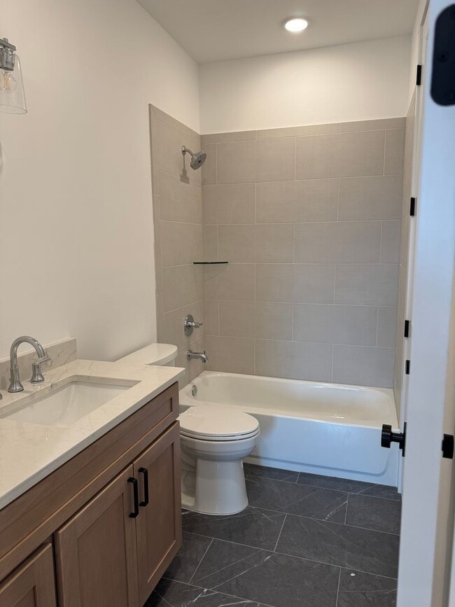 Photo - Belmont 1221