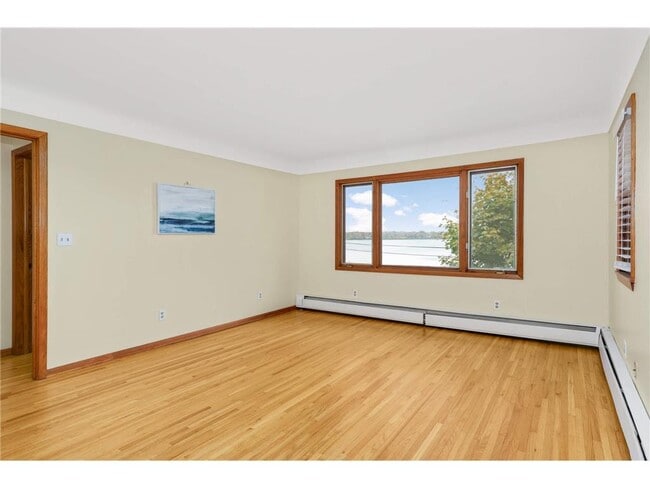 Photo - 2331 W Medicine Lake Dr