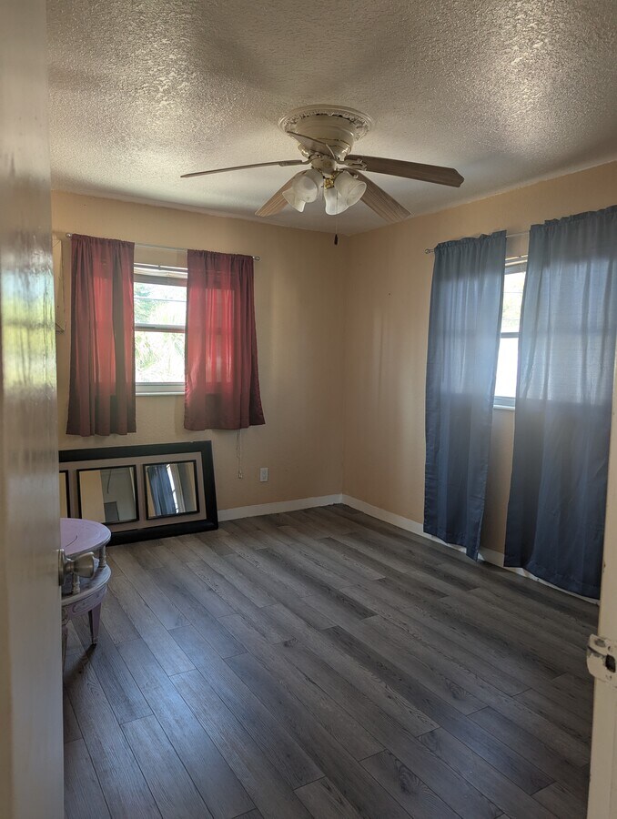 Photo - 4767 1st Ave N Unidad #B