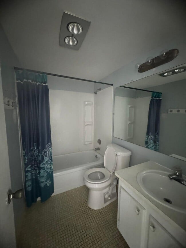 Photo - 178 Cambridge H Unit H